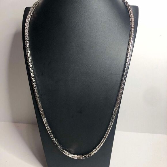 877 Monet silvertone rectangle link station link long  30" necklace - Picture 1 of 3